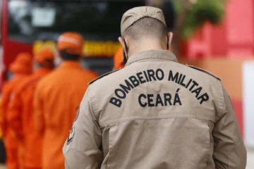 Aprovado no concurso Bombeiros CE de uniforme.