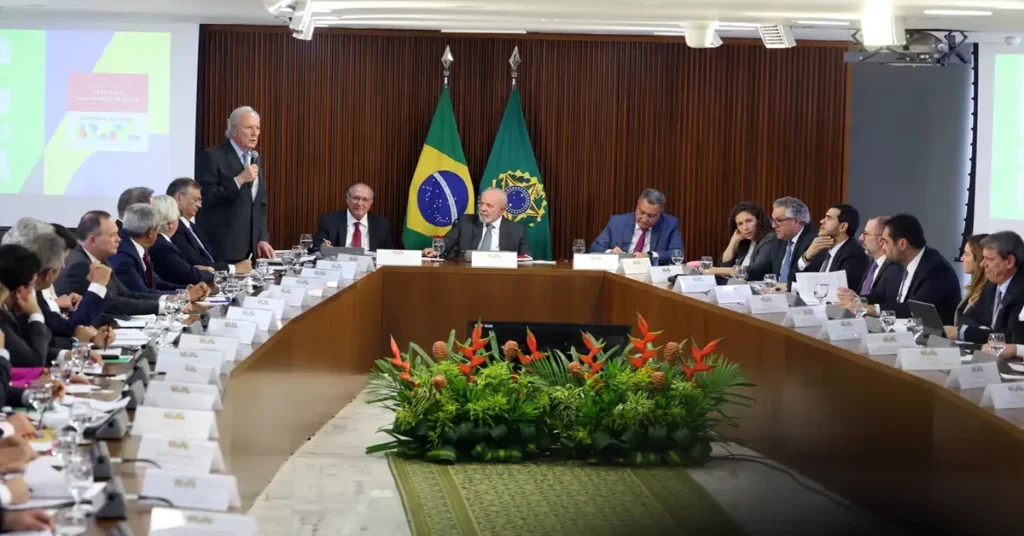 Governo falando sobre o concurso PRF.