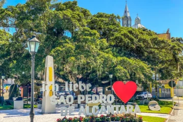 Praça de São Pedro de Alcântara, onde os candidatos do concurso Prefeitura São Pedro de Alcântara vão trabalhar.