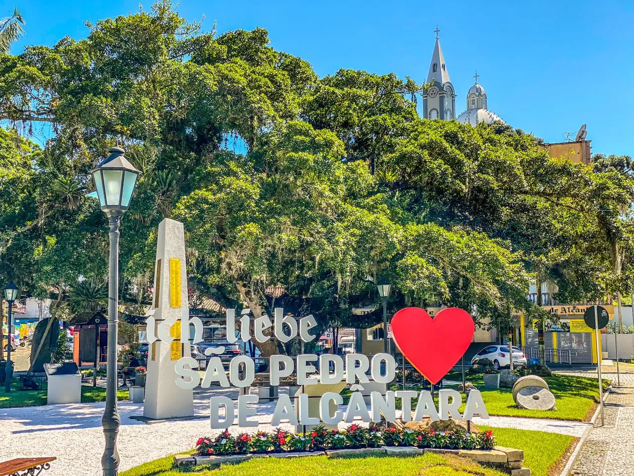 Praça de São Pedro de Alcântara, onde os candidatos do concurso Prefeitura São Pedro de Alcântara vão trabalhar.