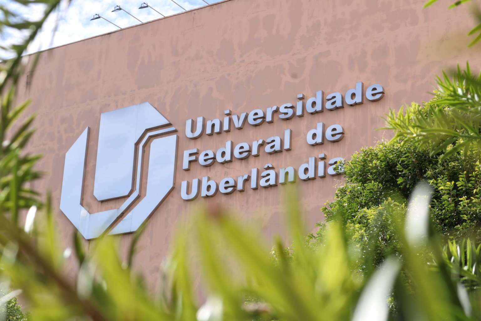 Fachada da Universidade Federal de Uberlândia, onde os candidatos do concurso UFU vão trabalhar.