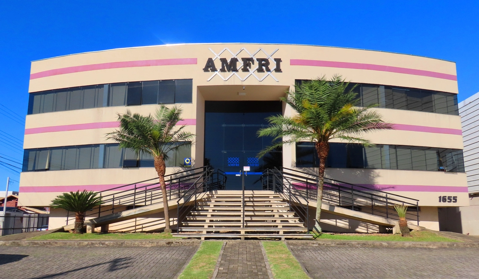 Fachada do prédio da AMIFRI, onde os candidatos do concurso CIM AMIFRI vão trabalhar.