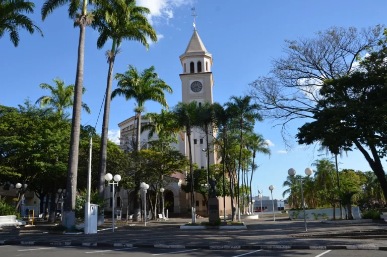 Praça de Itapira, onde os aprovados do concurso Câmara de Itapira vão trabalhar.