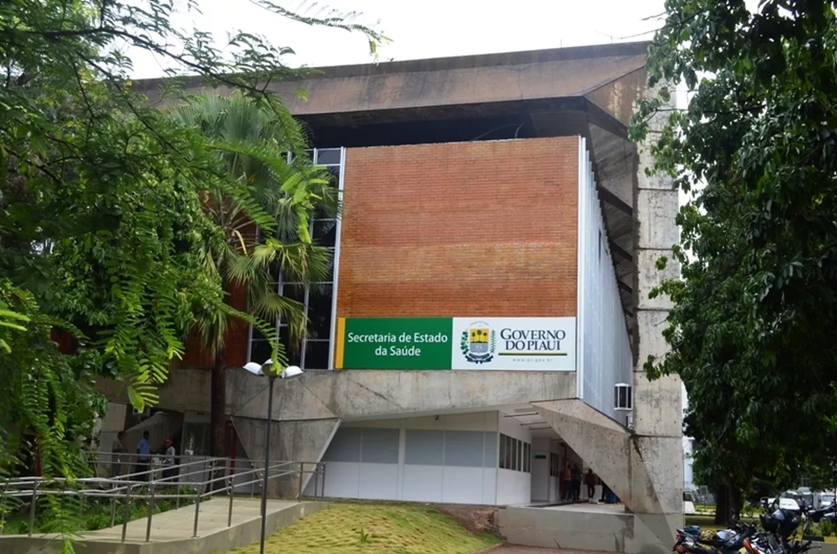 Fachada do prédio da secretaria do estado de saúde de Piauí, onde os aprovados do concurso Sesapi vão trabalhar.