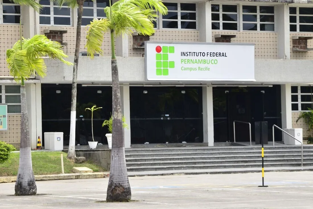 Fachada do IFPE, onde os candidatos do concurso IFPE vão trabalhar.