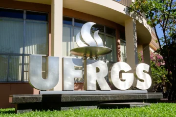 fotografia da fachada da ufrgs