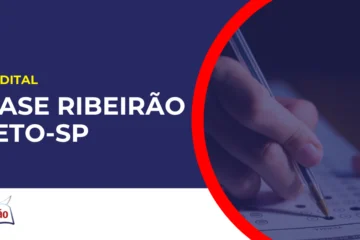 Pessoa preenchendo gabarito concurso Fipase Ribeirão Preto.