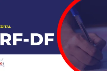 Pessoa preenchendo gabarito do concurso CRF DF