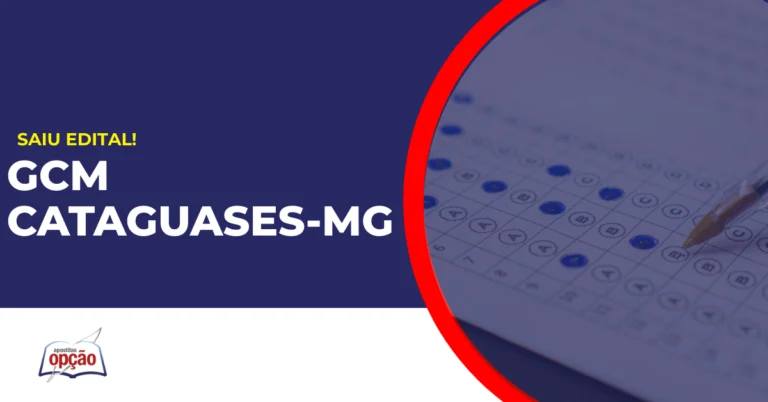 Pessoa preenchendo gabarito do concurso Guarda de Cataquases.