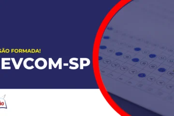 Pessoa preenchendo gabarito do concurso Prevcom SP