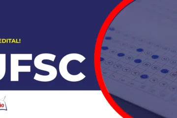 Pessoa preenchendo gabarito da prova do concurso UFSC