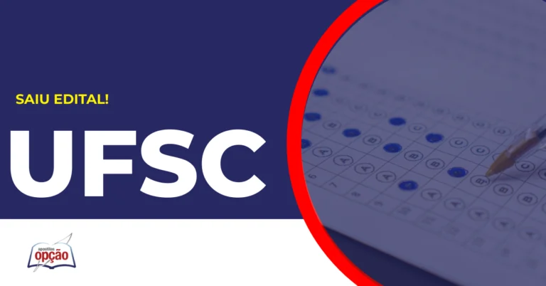 Pessoa preenchendo gabarito da prova do concurso UFSC